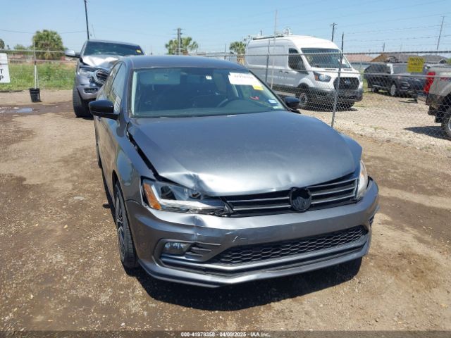 3VWDB7AJ9JM256998 Volkswagen Jetta 1.4t Se/1.4t Wolfsburg Edition
