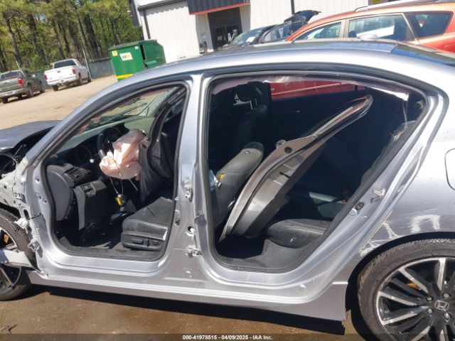 1HGCR3F9XGA018120 Honda Accord Touring