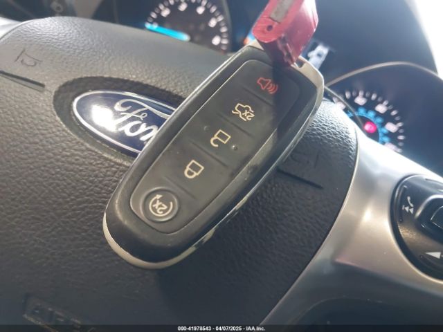 1FMCU9J98FUC70495 Ford Escape Titanium