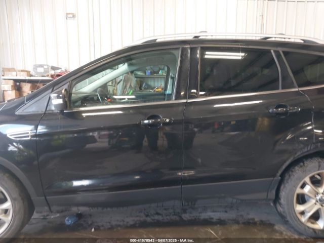 1FMCU9J98FUC70495 Ford Escape Titanium
