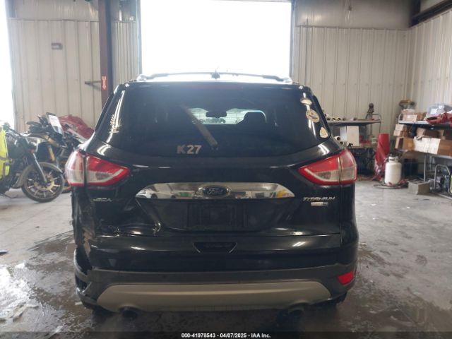 1FMCU9J98FUC70495 Ford Escape Titanium