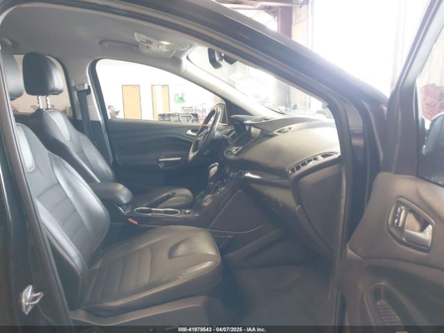 1FMCU9J98FUC70495 Ford Escape Titanium