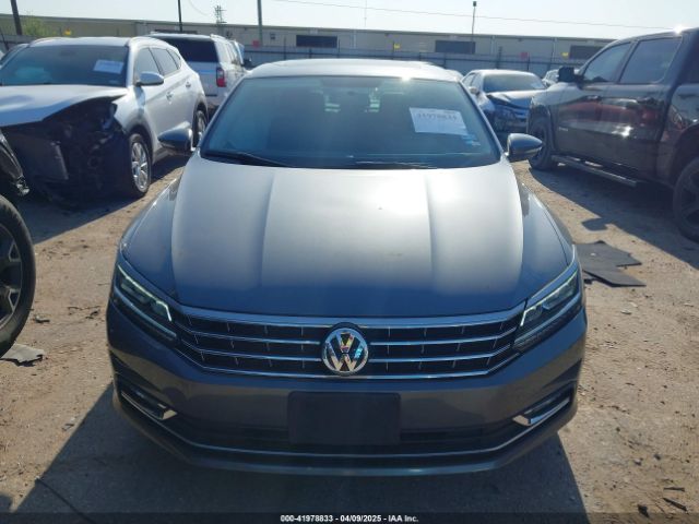 1VWBA7A33JC021235 Volkswagen Passat 2.0t Se