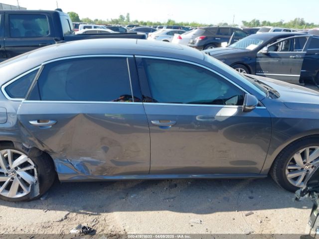 1VWBA7A33JC021235 Volkswagen Passat 2.0t Se
