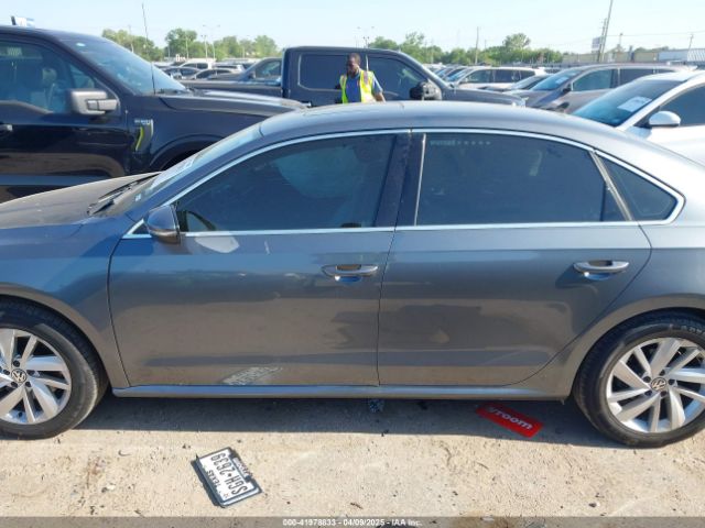 1VWBA7A33JC021235 Volkswagen Passat 2.0t Se