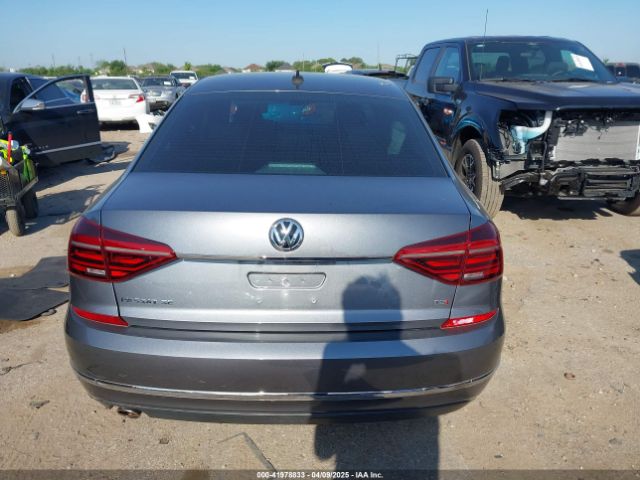 1VWBA7A33JC021235 Volkswagen Passat 2.0t Se