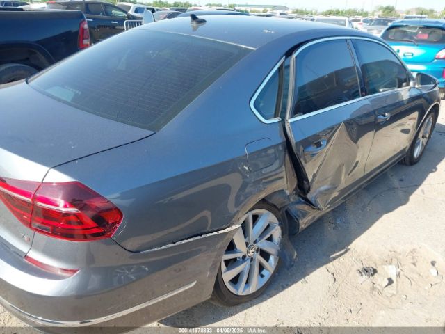 1VWBA7A33JC021235 Volkswagen Passat 2.0t Se