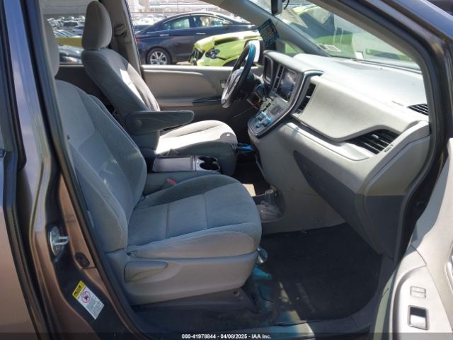 5TDKK3DC6FS649056 Toyota Sienna Le 8 Passenger