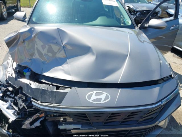 KMHLL4DGXRU851422 Hyundai ELANTRA SE