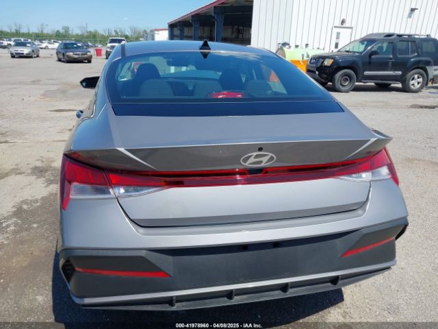 KMHLL4DGXRU851422 Hyundai ELANTRA SE