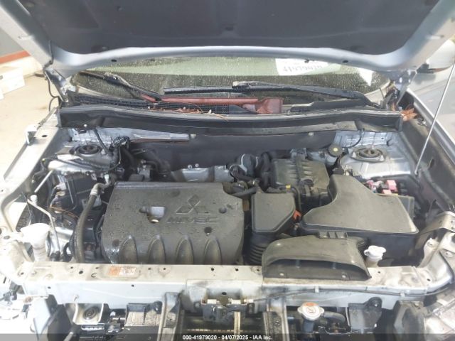 JA4AZ3A37HZ049251 Mitsubishi Outlander Se