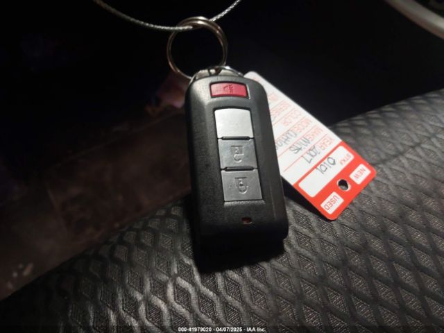 JA4AZ3A37HZ049251 Mitsubishi Outlander Se
