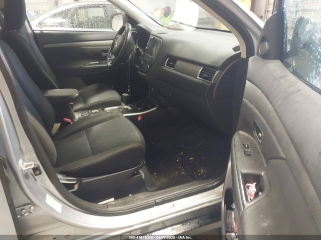 JA4AZ3A37HZ049251 Mitsubishi Outlander Se