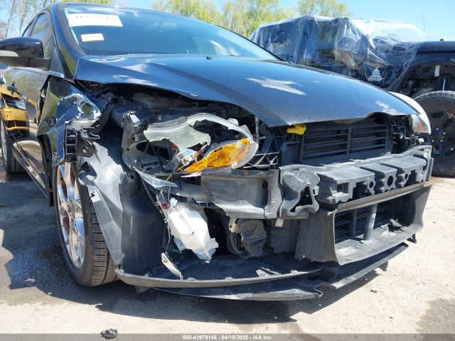 1FADP3N22EL453329 Ford Focus Titanium