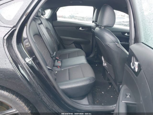 3KPF34AD4ME281775 KIA Forte Gt-line