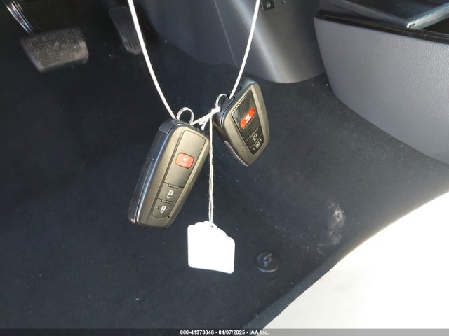 Toyota Prius Four 2018 JTDKARFUXJ3551833 Image 11