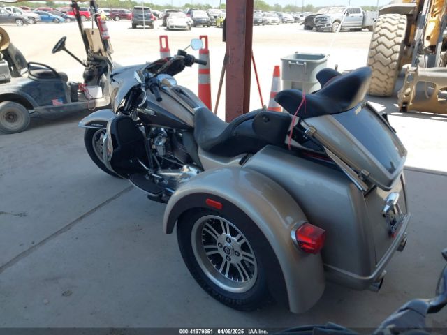 2018 HARLEY-DAVIDSON FLHTCUTG 1HD1MAD11JB850225 Photo 2