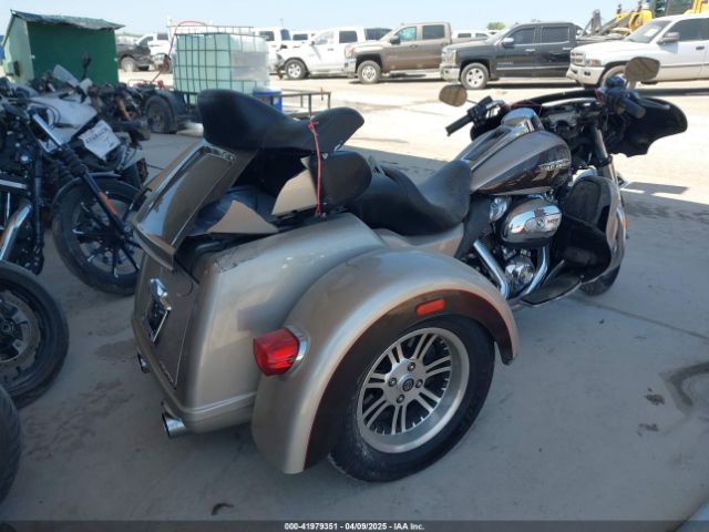 2018 HARLEY-DAVIDSON FLHTCUTG 1HD1MAD11JB850225 Photo 3