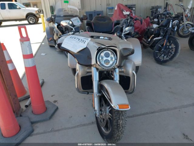 2018 HARLEY-DAVIDSON FLHTCUTG 1HD1MAD11JB850225 Photo 4