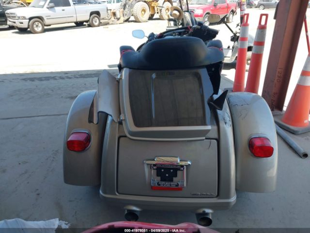 2018 HARLEY-DAVIDSON FLHTCUTG 1HD1MAD11JB850225 Photo 5
