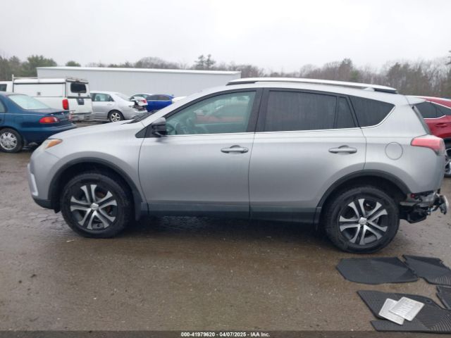 2T3BFREV4GW419670 Toyota RAV4 LE