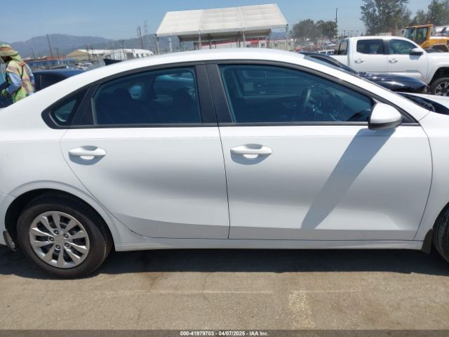 3KPF24AD7PE656677 KIA FORTE LX