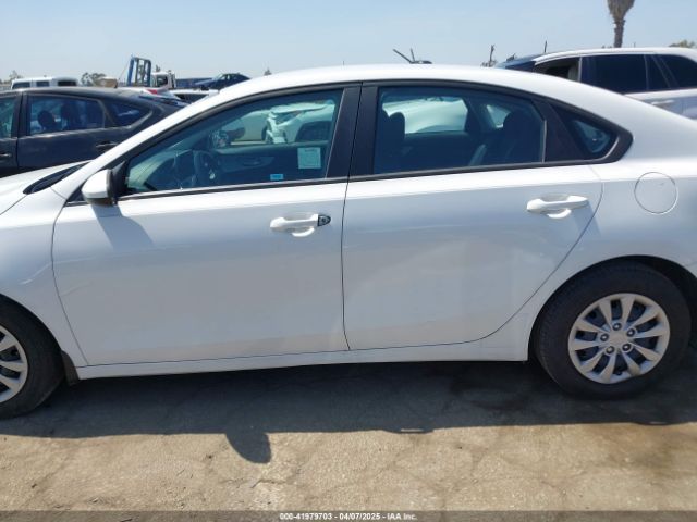 3KPF24AD7PE656677 KIA FORTE LX