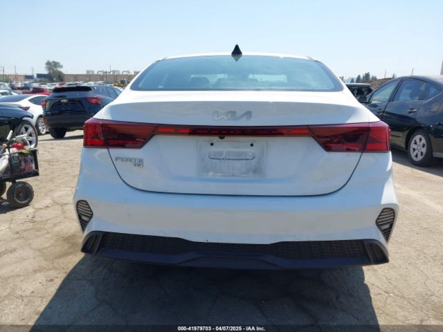 3KPF24AD7PE656677 KIA FORTE LX