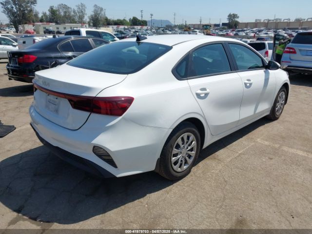 3KPF24AD7PE656677 KIA FORTE LX