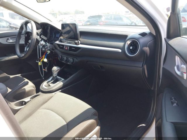 3KPF24AD7PE656677 KIA FORTE LX