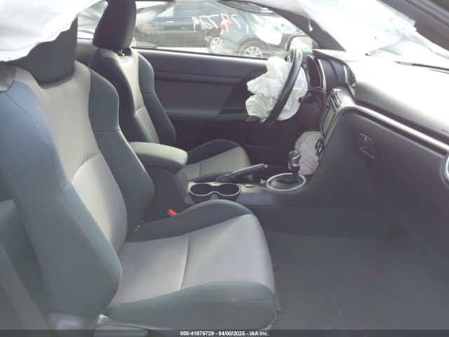 JTKJF5C72GJ017257 Scion TC