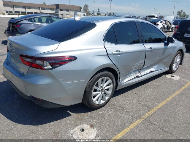 4T1C11AK6NU716400 Toyota CAMRY LE