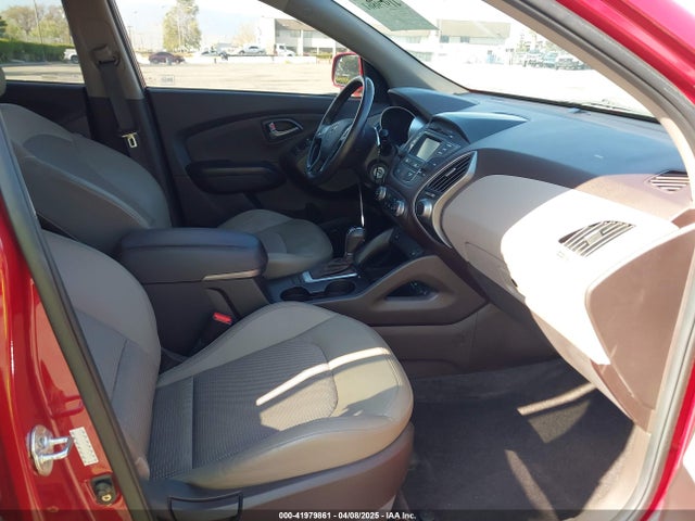 KM8JU3AG1FU100529 Hyundai TUCSON SE