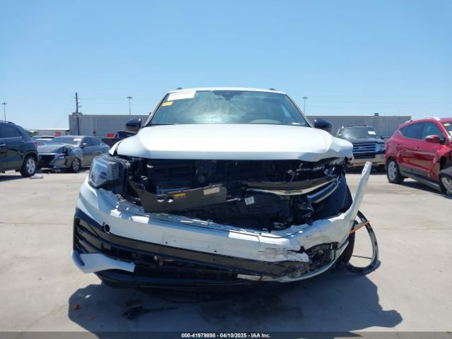 3VVCB7AX8RM127246 Volkswagen Tiguan 2.0t Se R-line Black