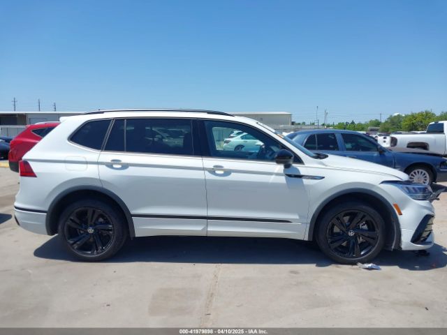 3VVCB7AX8RM127246 Volkswagen Tiguan 2.0t Se R-line Black