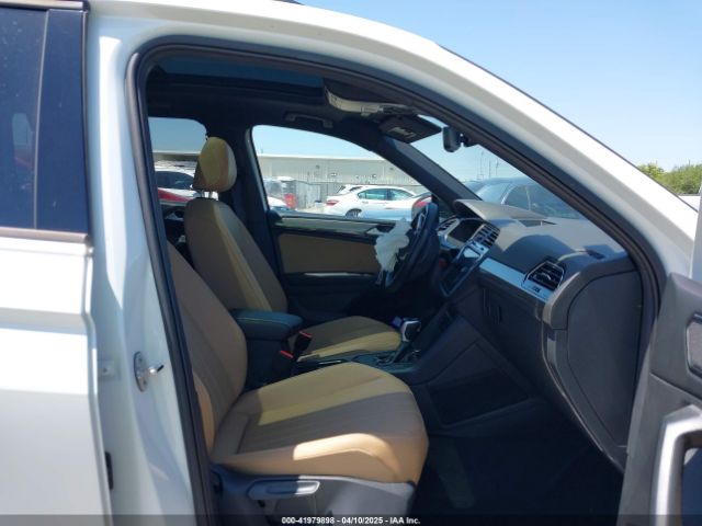 3VVCB7AX8RM127246 Volkswagen Tiguan 2.0t Se R-line Black
