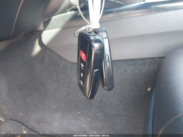 4T1B11HK2JU569472 Toyota CAMRY SE