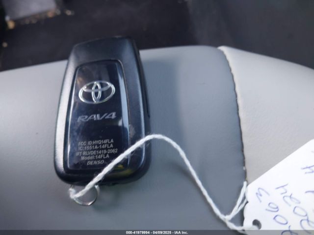 2T3C1RFV5RC252063 Toyota Rav4 Xle Premium