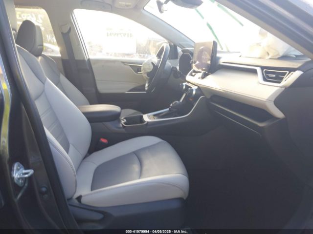 2T3C1RFV5RC252063 Toyota Rav4 Xle Premium