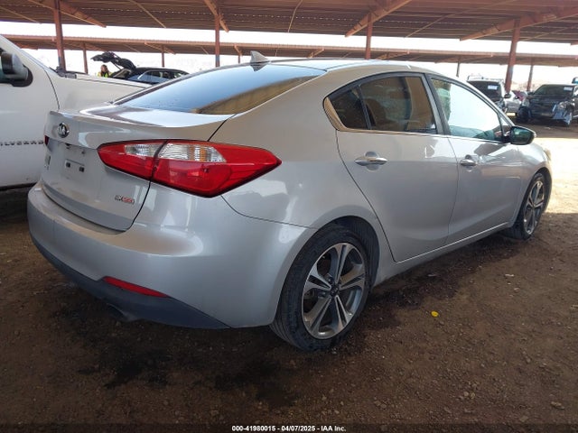KNAFX4A8XG5598156 KIA FORTE EX