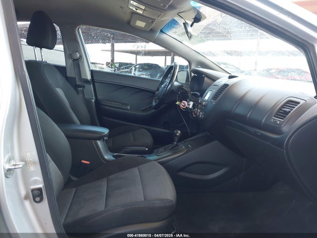 KNAFX4A8XG5598156 KIA FORTE EX