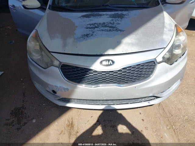 KNAFX4A8XG5598156 KIA FORTE EX