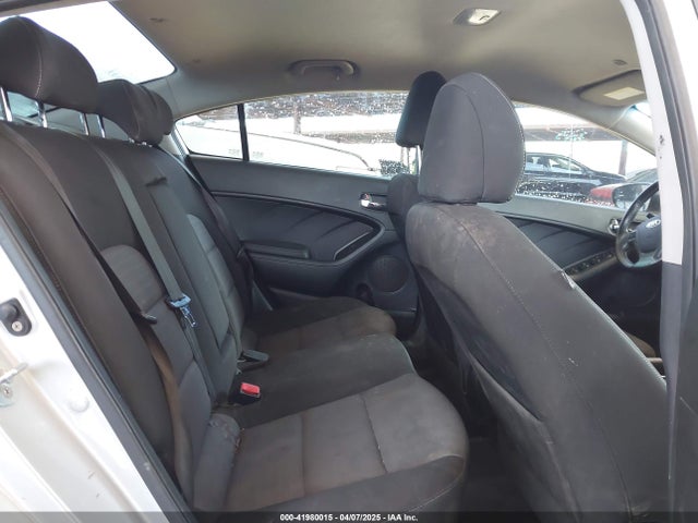 KNAFX4A8XG5598156 KIA FORTE EX