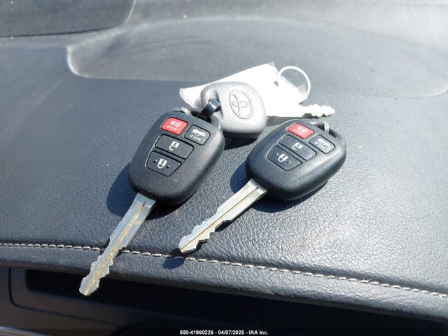 4T1BF1FK0EU851863 Toyota CAMRY SE