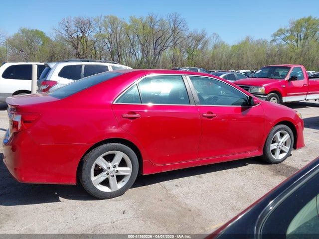 4T1BF1FK0EU851863 Toyota CAMRY SE