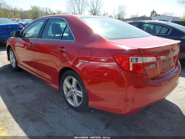 4T1BF1FK0EU851863 Toyota CAMRY SE