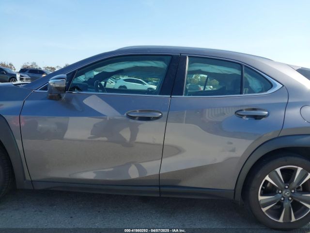 JTHY3JBH6K2002909 Lexus UX 200