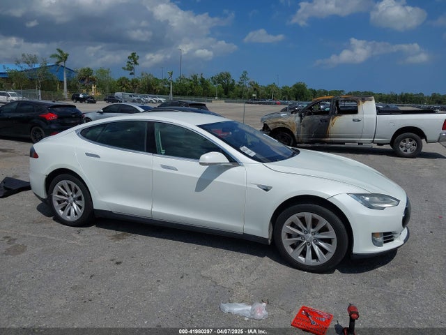 2013 TESLA MODEL S 5YJSA1CG5DFP03928 Photo 0