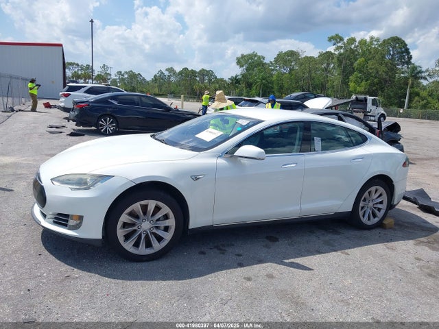 2013 TESLA MODEL S 5YJSA1CG5DFP03928 Photo 1