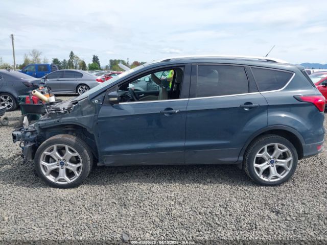 1FMCU9J95KUC05369 Ford Escape Titanium